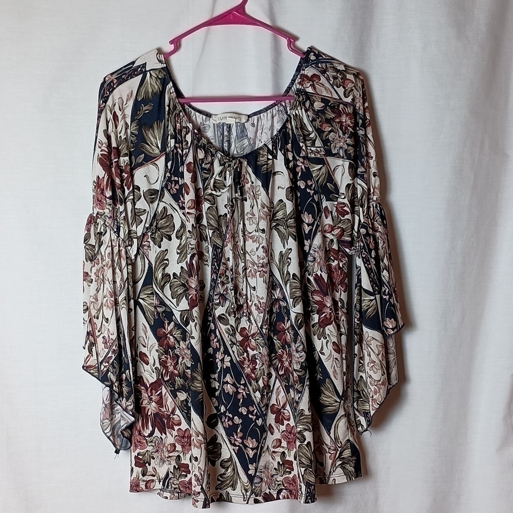 Late August Women's Floral Split Sleeve Peasant Blouse